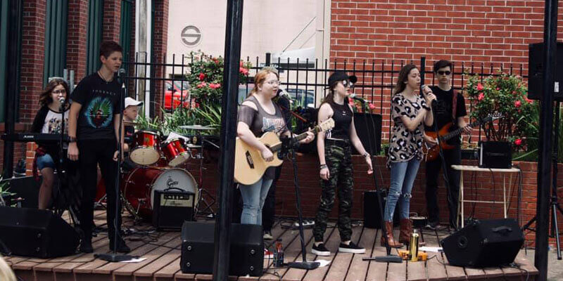 A group of kids singing at Art and Stroll